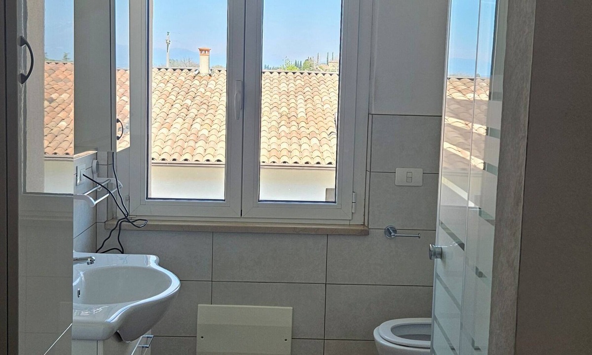 Lazise Old Town Apartment | Relaxation one step away from Gardaland spas and beaches.