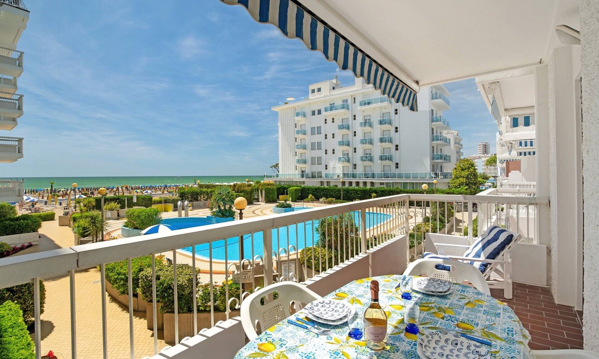 Lido di Jesolo Apartment | Relaxing Sea View: Stunning Beachfront Terrace and Pool in Jesolo