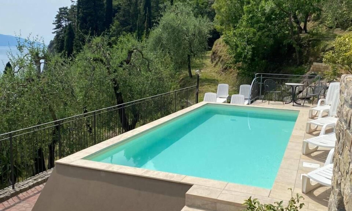 Limone sul Garda Apartment | Residence Villa Gianna Three-room apartment with lake view for 3 people