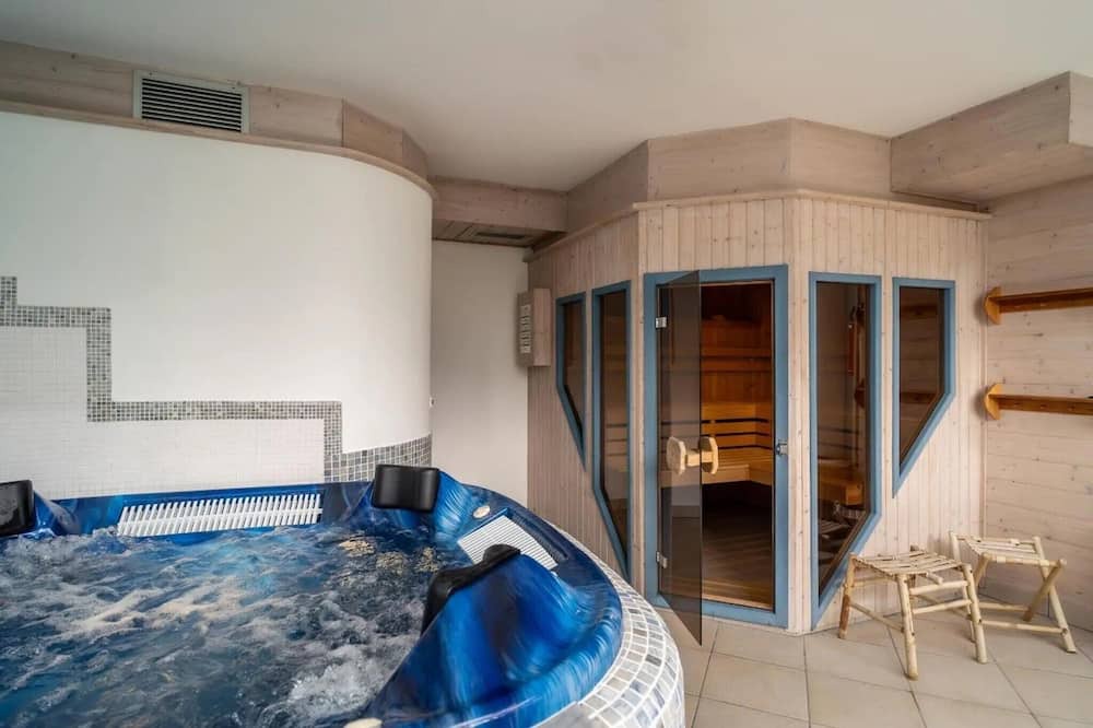 Vipiteno Apartment | Room 'Bb Pattis H Double Room 23' with Mountain View, Shared Terrace and Wi-Fi