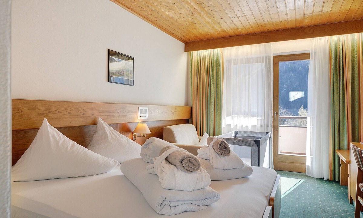 San Pancrazio Apartment | Room 'Komfortzimmer Hotel Sankt Pankraz 109' with Mountain View, Shared Terrace & Wi-Fi
