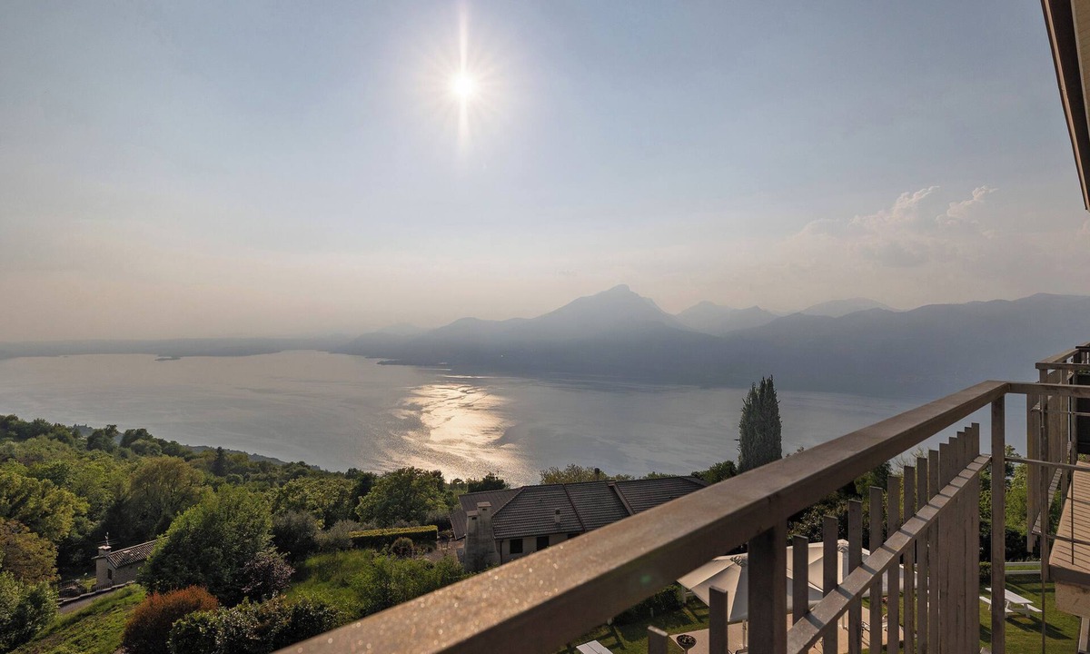 San Zeno di Montagna Apartment | Room 'Laguna Panorama 1' with Shared Terrace, Wi-Fi and Air Conditioning