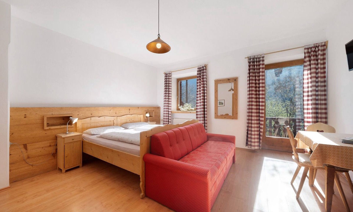 San Pancrazio Apartment | Room 'Mayrhof Rosmarinzimmer' with Mountain View, Shared Garden and Wi-Fi