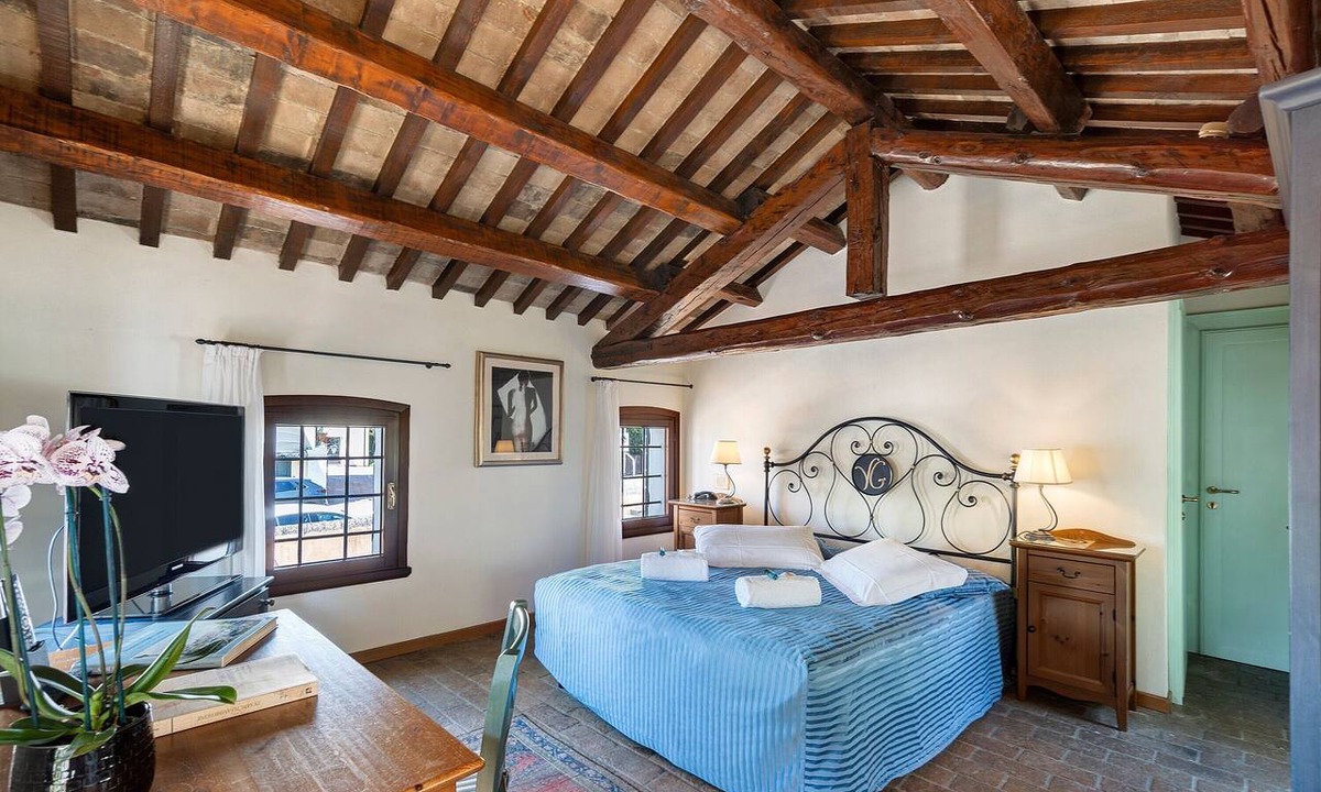 Dolo Apartment | Room 'Villa Goetzen - Camera Matrimoniale' with Wi-Fi and Air Conditioning