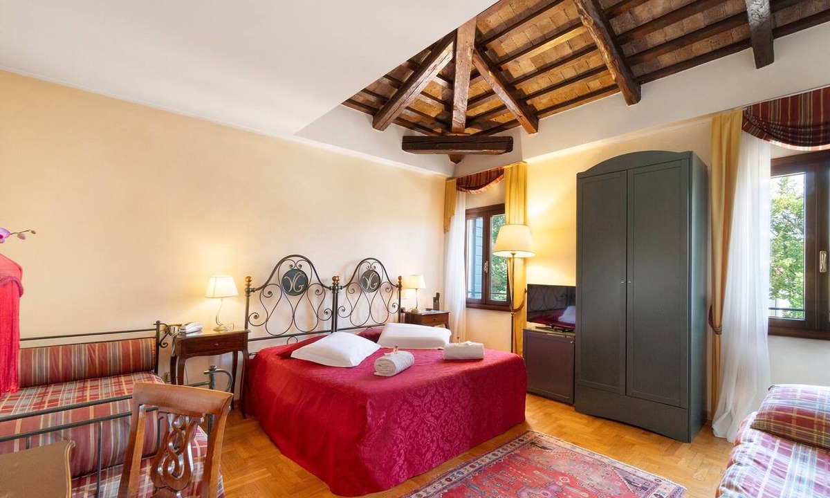 Dolo Apartment | Room 'Villa Goetzen - Camera Quadrupla' with Wi-Fi and Air Conditioning