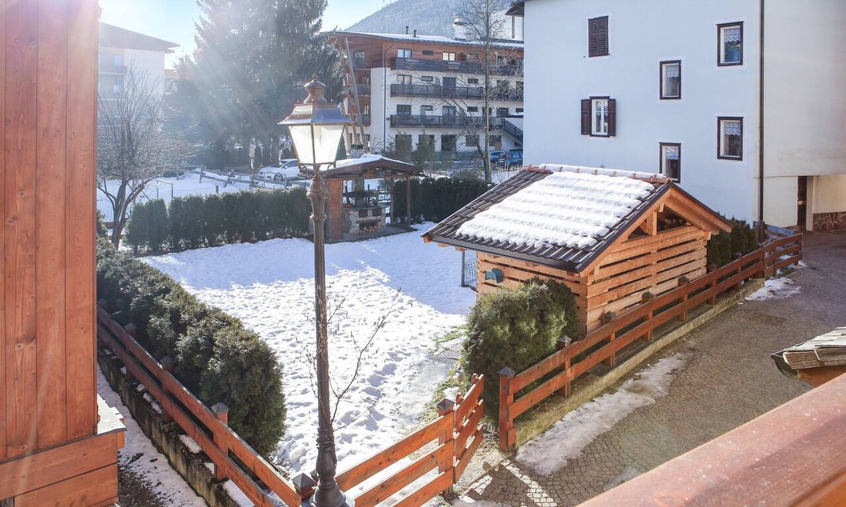 Moena Apartment | Rustic Apartment Casa March 1 with Wi-Fi, Balcony, Garden & Mountain View