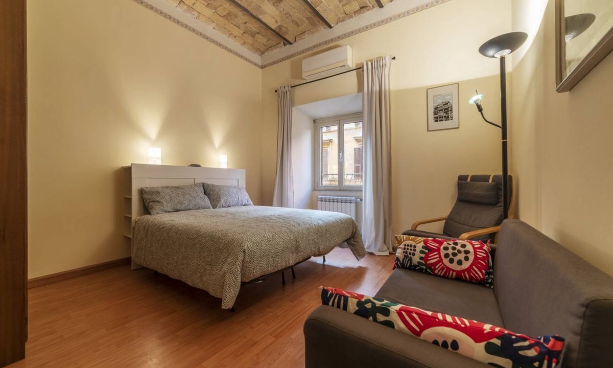 San Lorenzo Apartment | San Lorenzo Cozy and Comfortable Flat