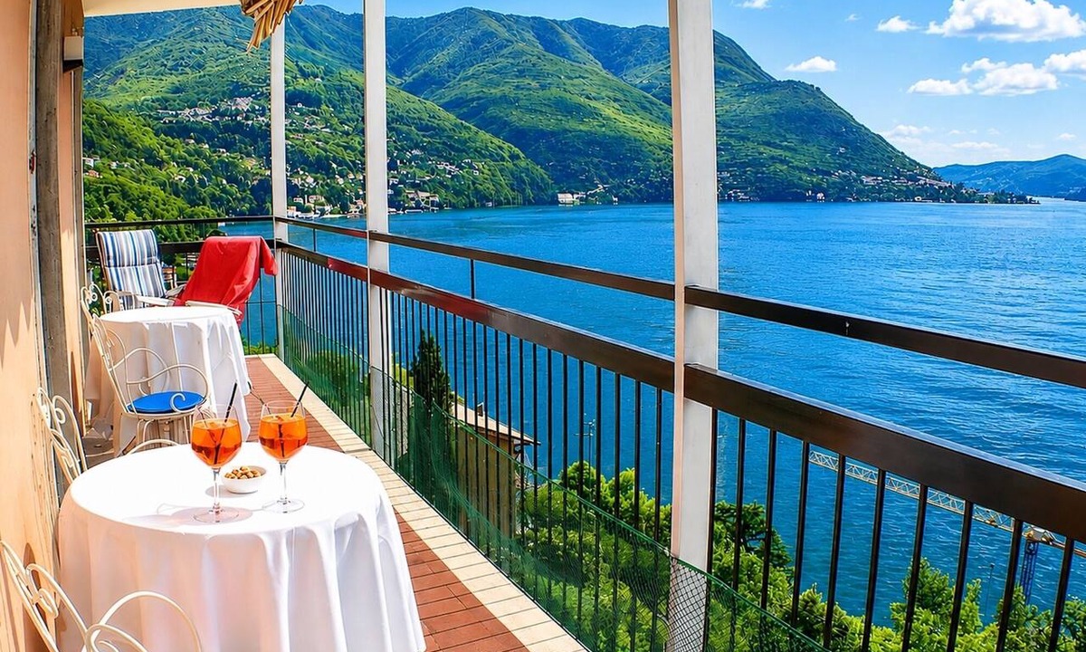 Pognana Lario Apartment | Sonia Musica Aperol Holiday Apartment with Lake View