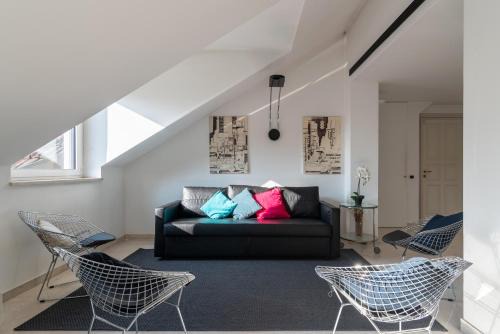 Porta Romana Apartment | Spacious Liberty Villa Apt - Top floor