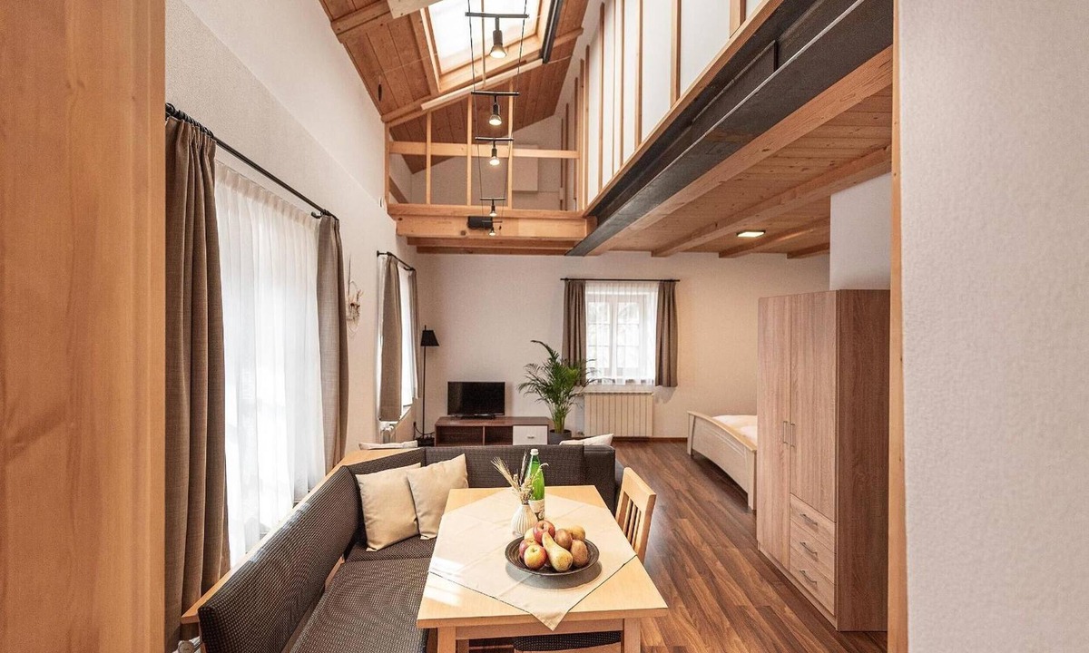 Feldthurns Apartment | Studio Apartment 'Rose' with Garden View, Shared Terrace and Wi-Fi - Schrotthof Schrambach