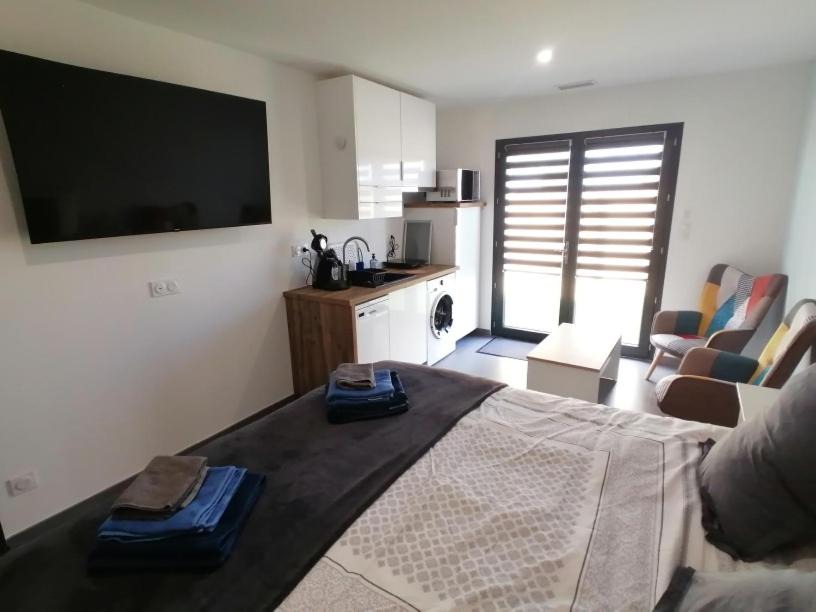 Serignan Apartment | Studio NO