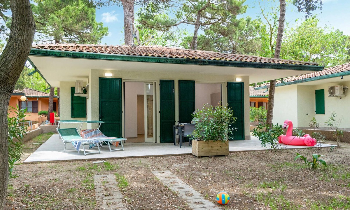 Lido degli Estensi House | Stunning home in Lido di Spina FE with swimming pool