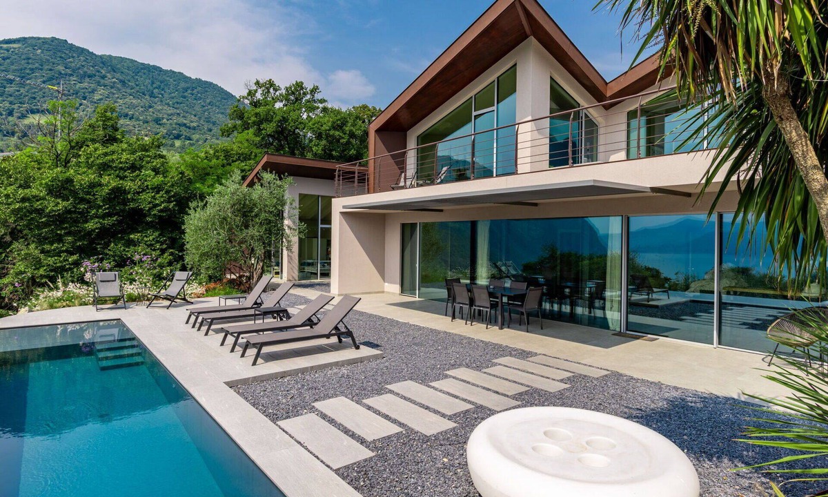 Riva di Solto Villa | Stunning private villa for 10 guests with private pool, WIFI, hot tub, TV and patio