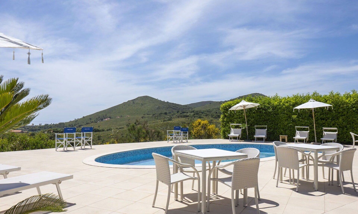 Itri Villa | Stunning private villa for 11 guests with A/C, pool, WIFI, TV, patio and pets allowed