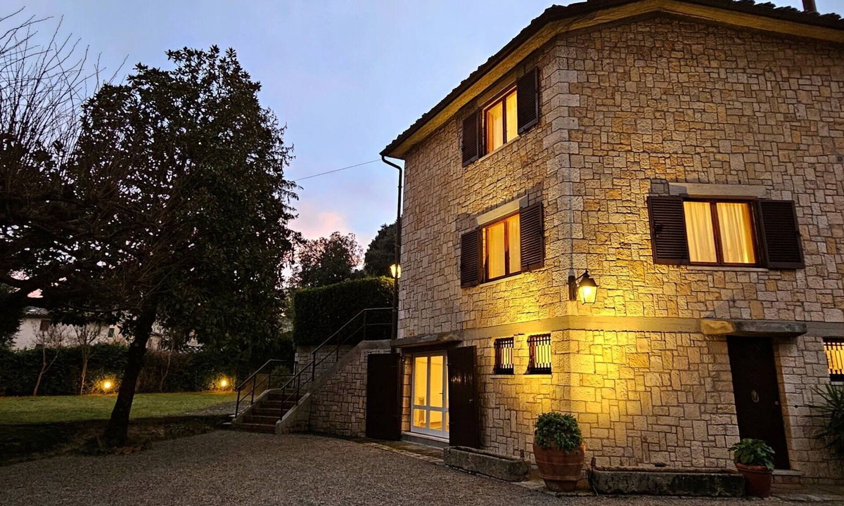 Cetona Villa | Stunning private villa for 7 guests with private pool, WIFI, TV and veranda