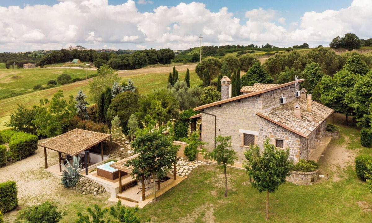 Viterbo Villa | Stunning private villa for 8 people with A/C, WIFI, hot tub, TV and balcony
