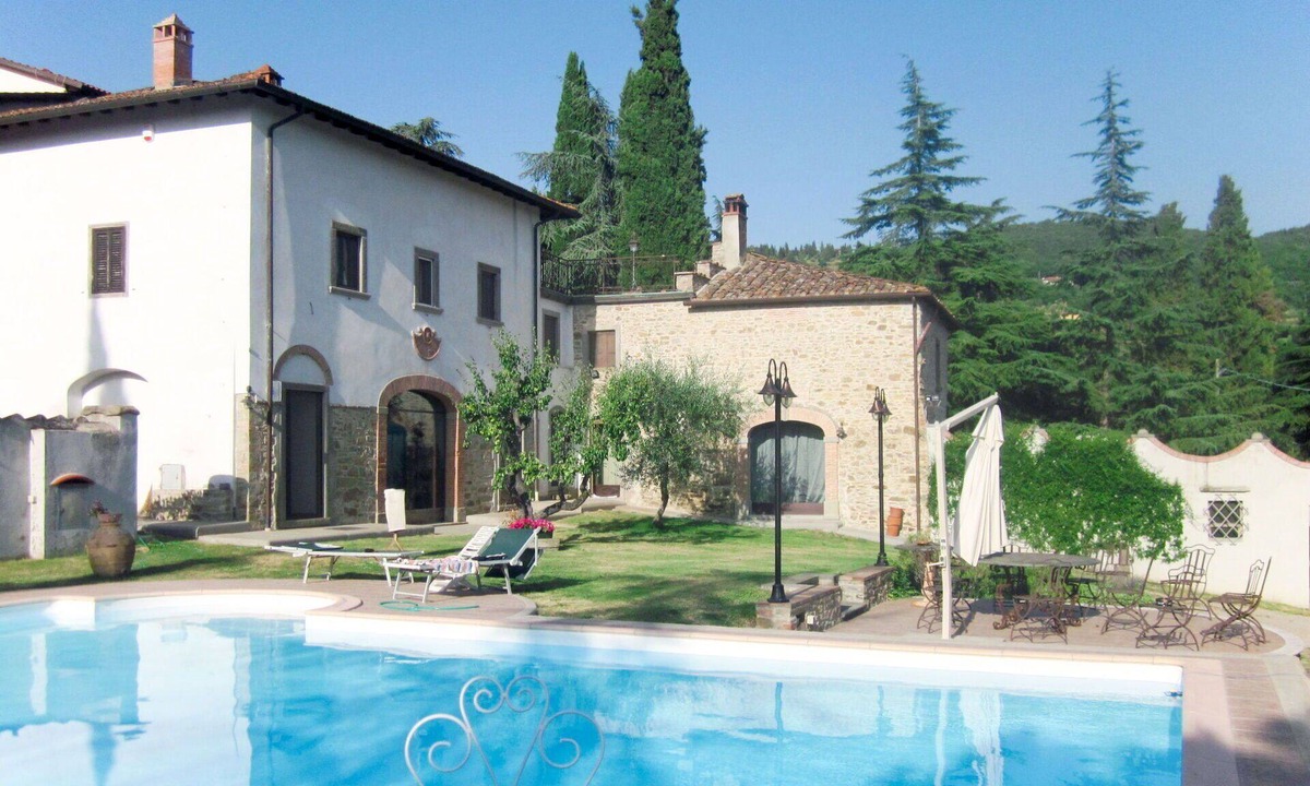 Pieve al Bagnoro House | Stunning villa for 2 guests with pool, TV and patio