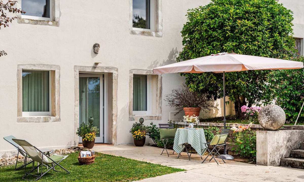 Vicenza House | Suite-Family-Ensuite with Shower-Garden view