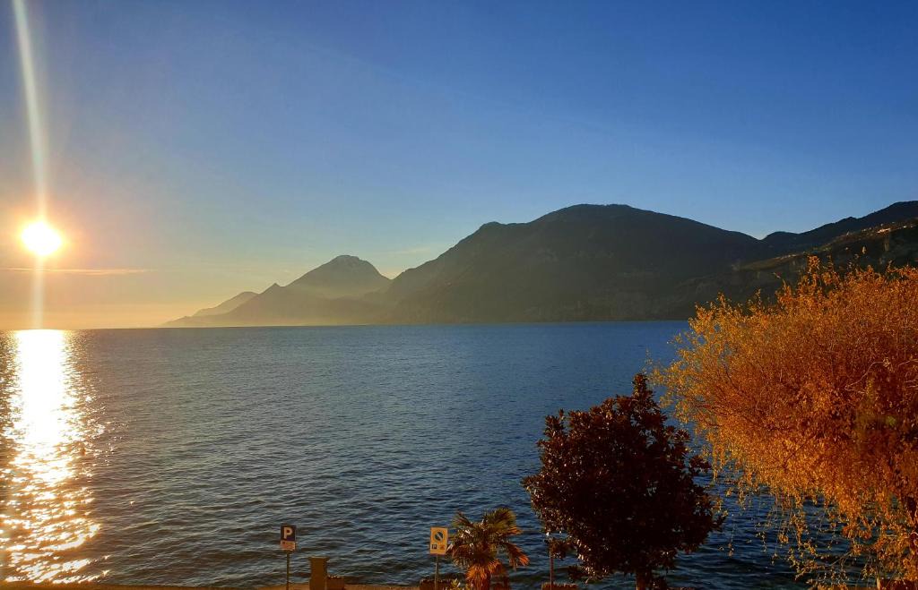 Assenza Apartment | Sweet Lake Escape