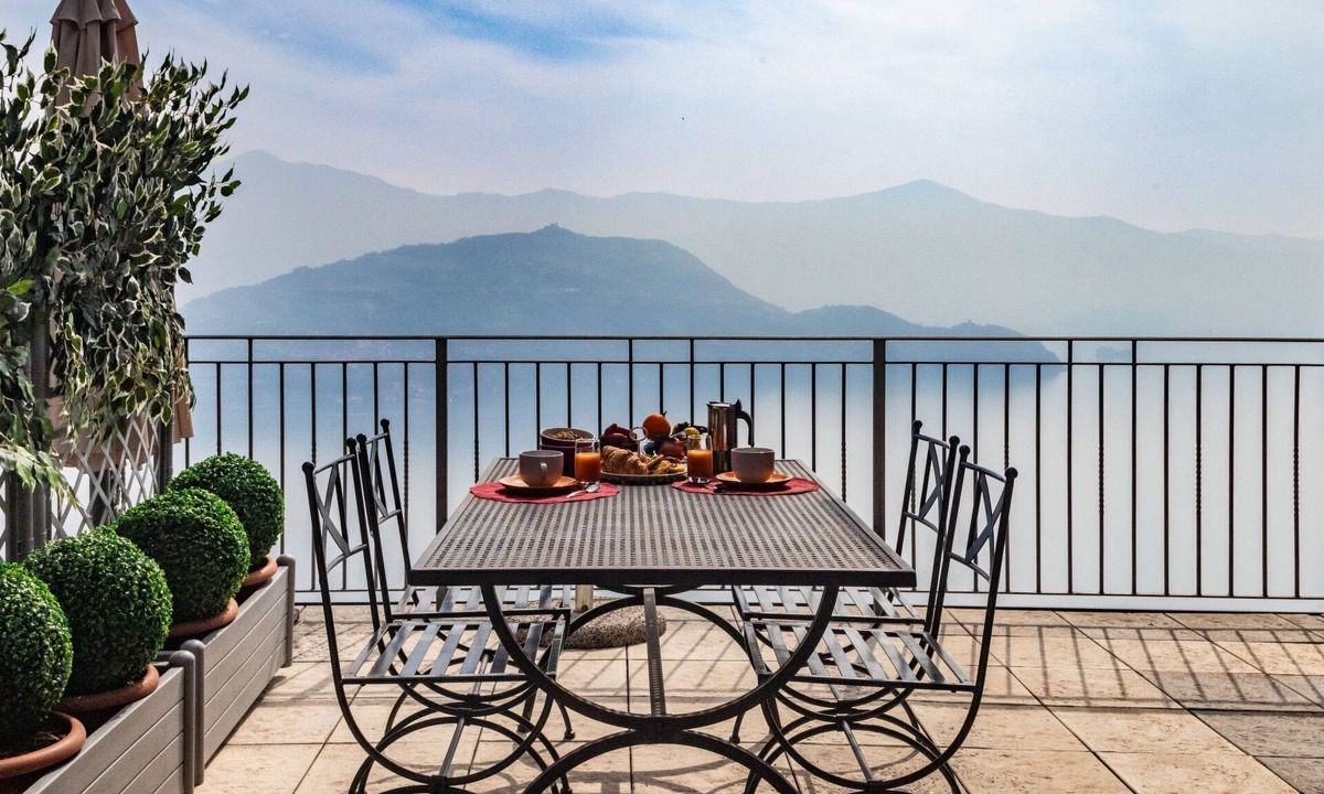 Parzanica Apartment | Terrazza a Lago - Zweizimmerwohnung mit Terrasse by Interhome