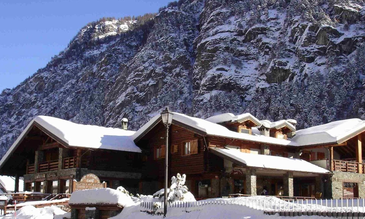 Antey-Saint-Andre Apartment | The chalet is situated in a quiet and sunny area of Antey Saint André