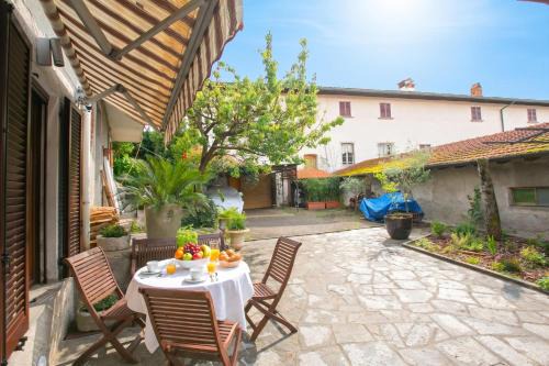 Cerro House | The Place to Be, Outdoor dining, Shared Garden, Parking & A/C - Happy Rentals