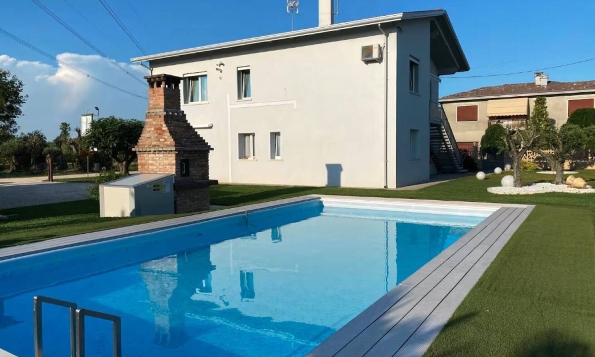 Camponogara Apartment | The SpaceWelcome to our beautiful recently renovated home in Camponogara, ideal for a relaxing getaway for up to 4 people. This charming accommodation offers a shared pool with two other families, perfect for cooling off and enjoying the sun on comfortab