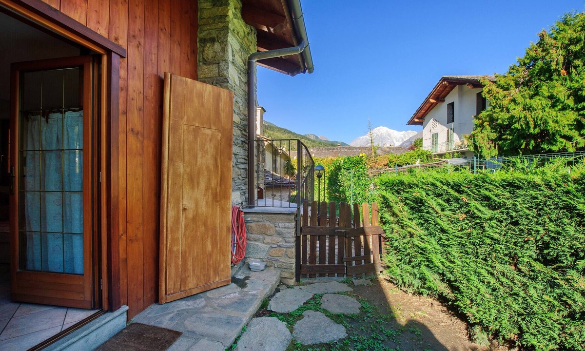 Villair Apartment | 'The Waterfall Chalet' Apartment with Mountain View, Private Garden and Balcony