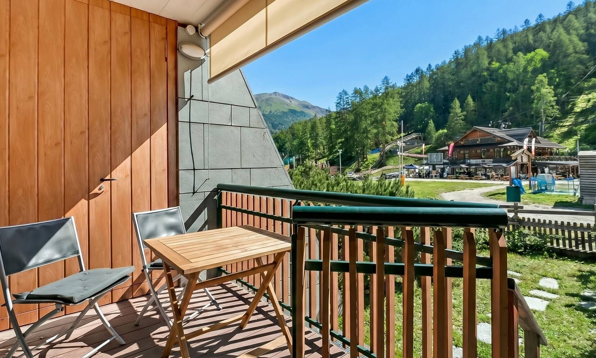 Bardonecchia Apartment | Theo's House with Terrace for 6, Bardonecchia, Italy