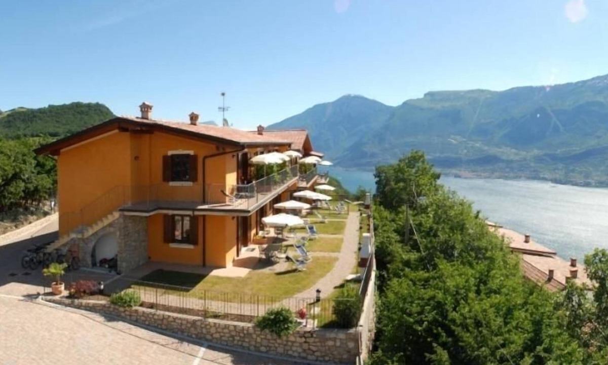Prabione Apartment | Three-room flat with garden