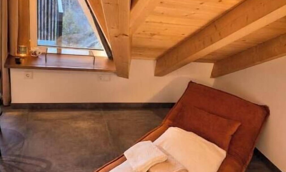 Signato Apartment | To the Bahngarten 1907 – Historic train station building with a panoramic view