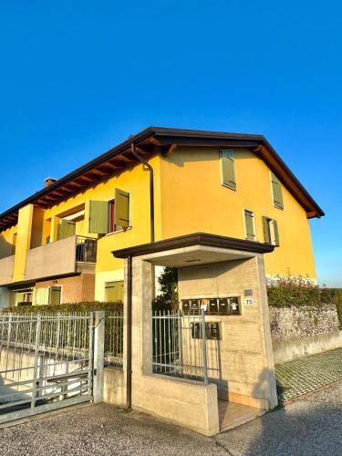 Castel d'Azzano Apartment | Top Apartment