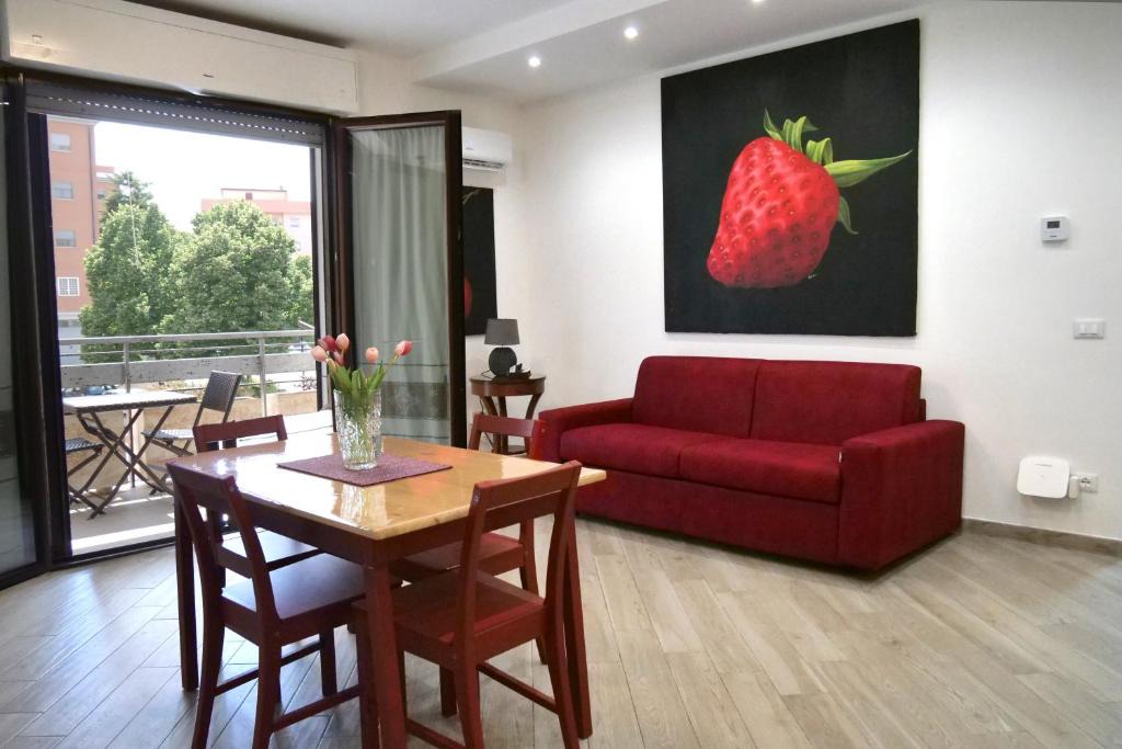 Monterotondo Apartment | Transit, Train Station 20 min from Rome and Parking