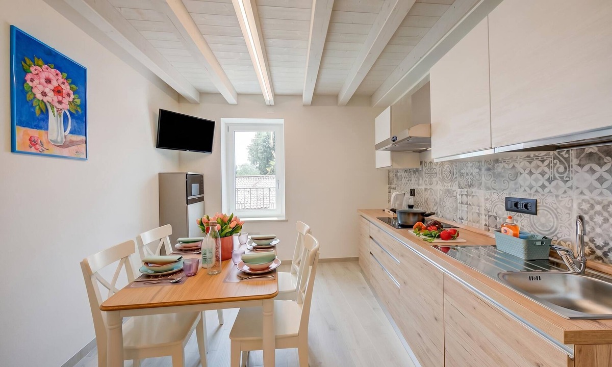 Salionze Apartment | Tulipano Apt - Palazzo Palermo 1817 A/C, 2BR, Sleeps 4, Salionze, Italy