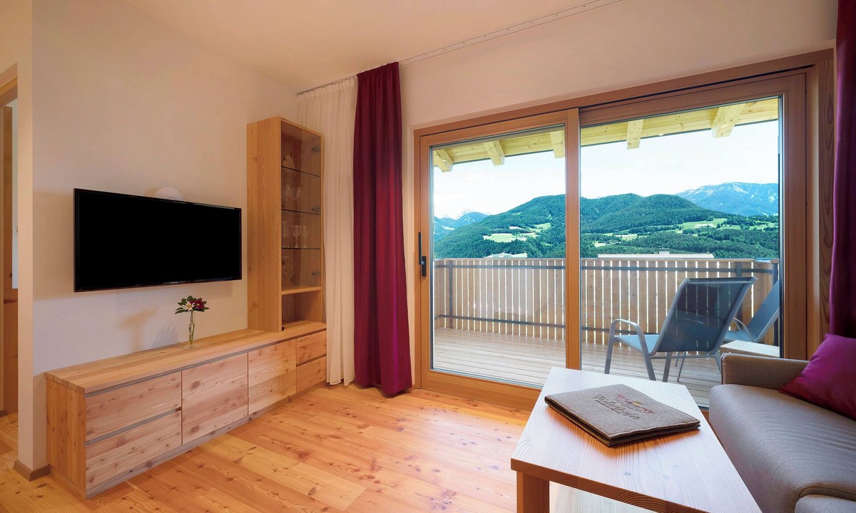 Feldthurns Apartment | Vacation Apartment "Teutenhofer Zwetschge" on the Farm with Mountain View