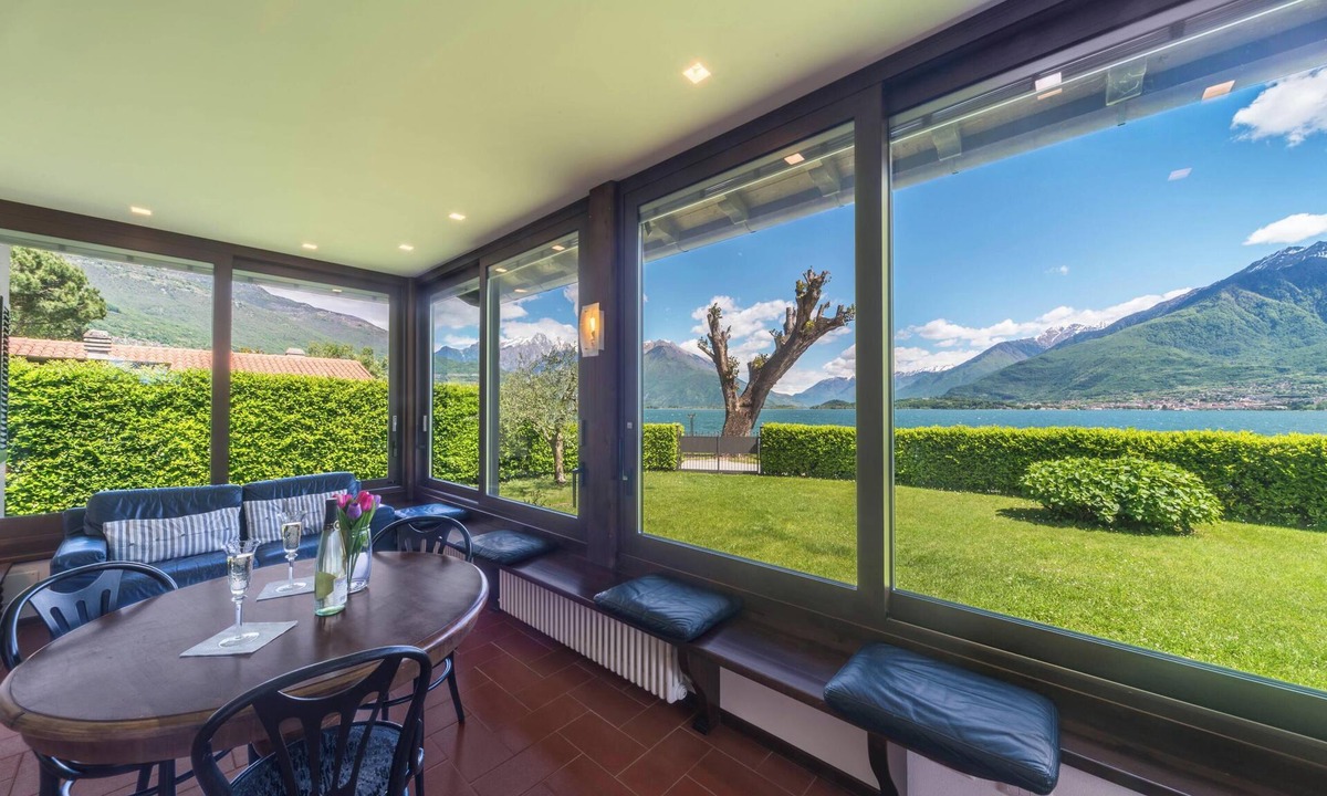 Bodengo Villa | Vacation Home "Villa Rita" with Lake View, Wi-Fi, Garden, Pool & Terrace