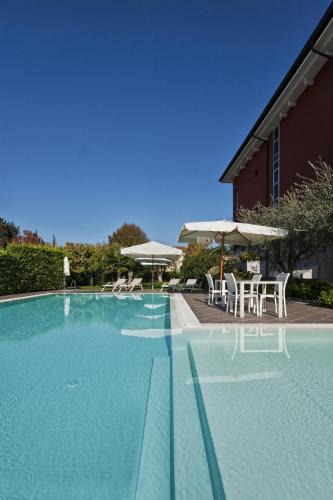 Lazise Old Town House | Vialeromadodici Rooms & Apartments