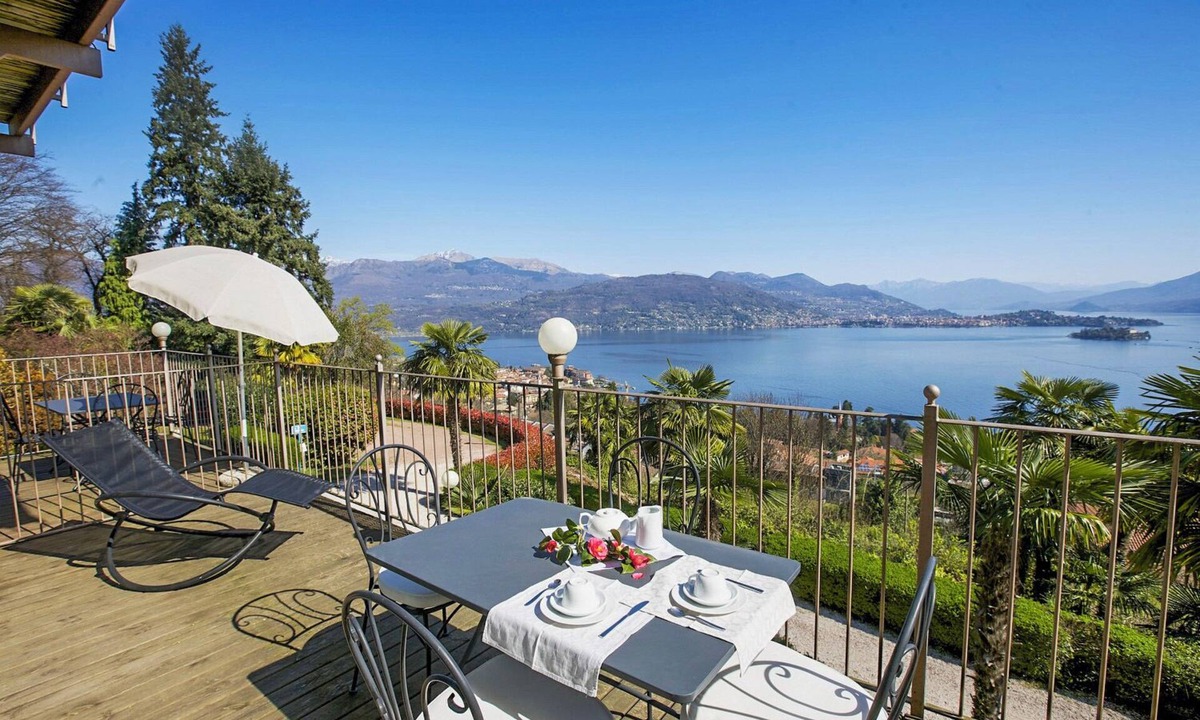 Carciano Apartment | Villa Anna, Borromean Islands, No. 07 by Lago Reisen