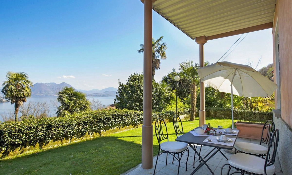 Carciano Apartment | Villa Anna No. 05 with Hot Tub by Lago Reisen