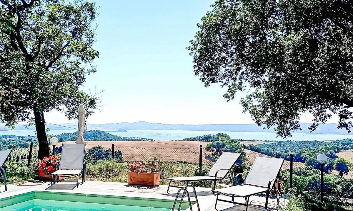 Capraccia House | Villa auf dem Seehügel by Interhome