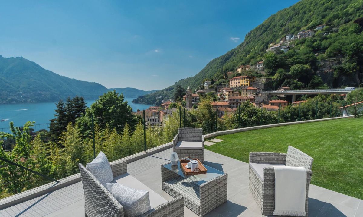 Moltrasio Apartment | Villa Caterina–Zaffiro Lake View Garden