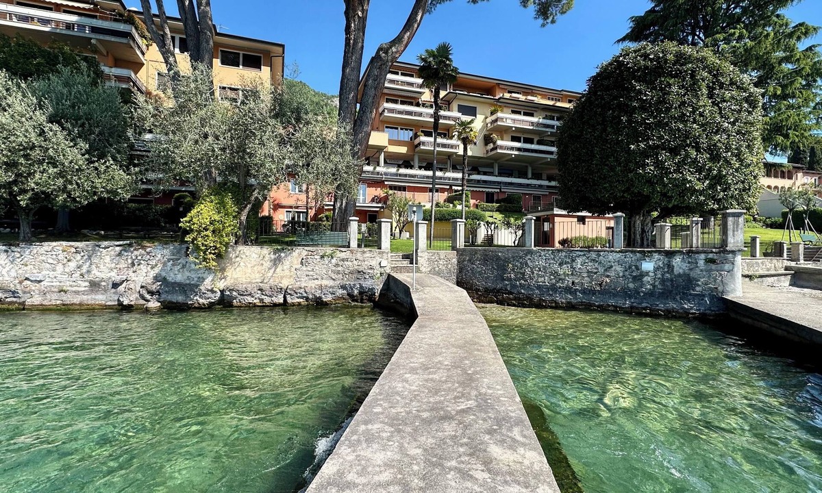 Gardone Riviera Apartment | Villa delle Rose Apartment 66 - Private Access to the Lake