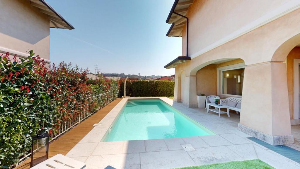 Solarolo Villa | Villa Dolcevita piscina privata by Bookinggardalake