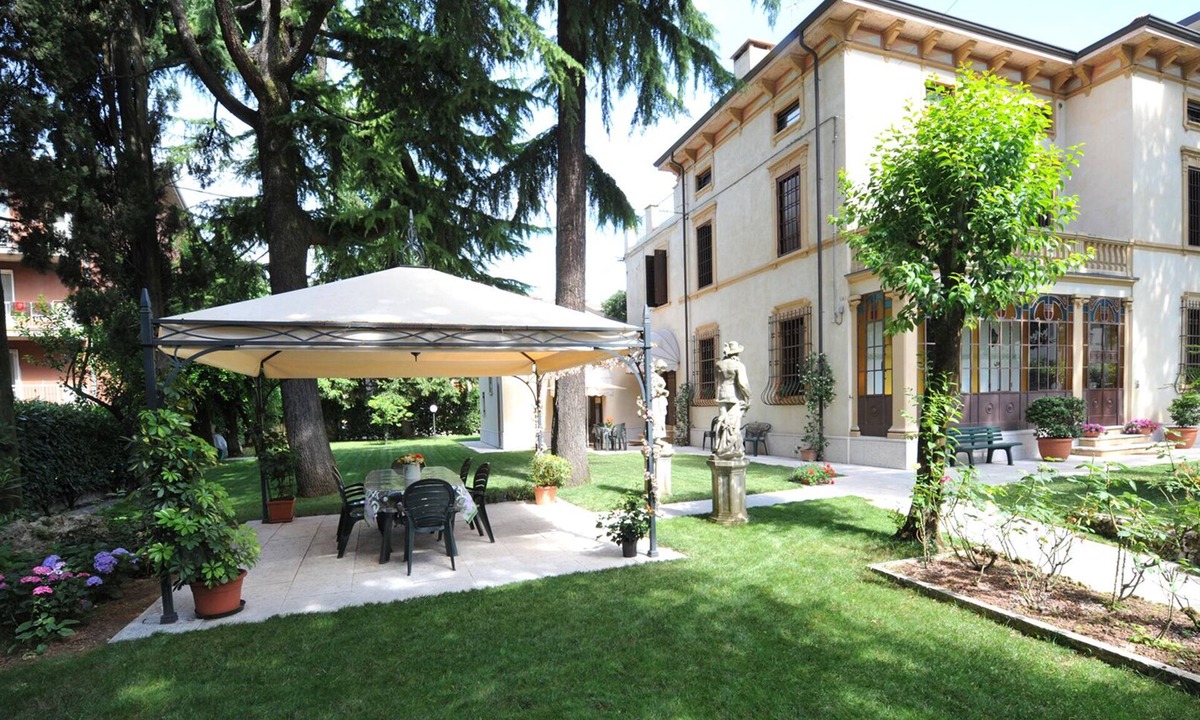 Borgo Trento Apartment | Villa Gloria 1. Apartment near downtown with private parking