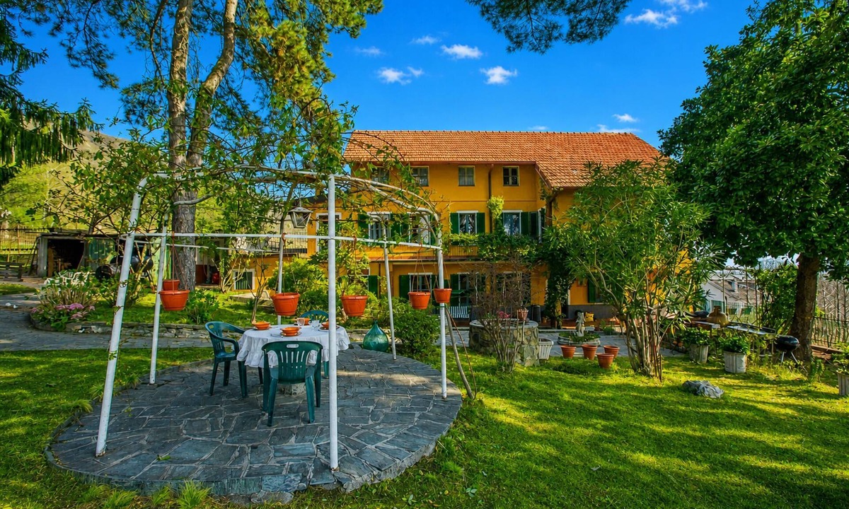 Pisano Villa | Villa I Tre Archi for 6 with Private Garden, Pisano, Italy