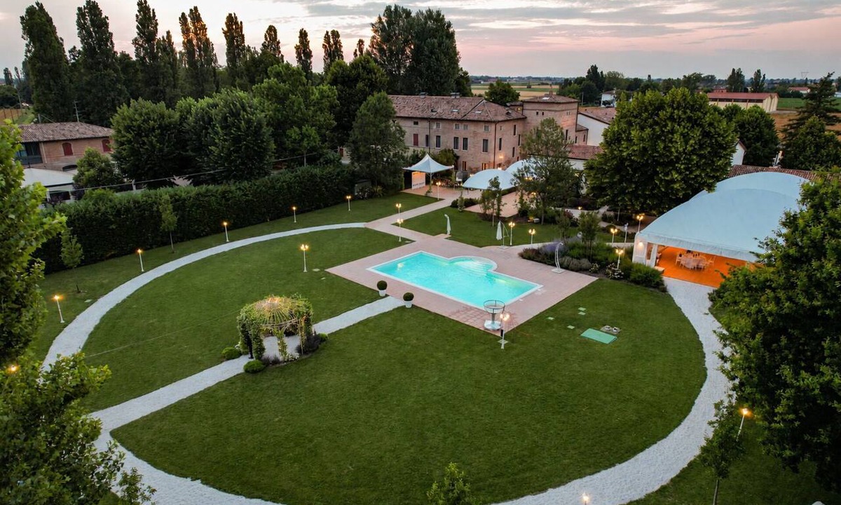 Mirandola Villa | Villa in San Giacomo Roncole with 12 bedrooms sleeps 30