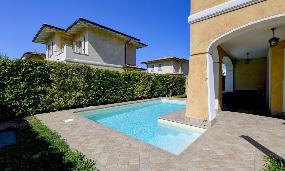 Solarolo Villa | Villa Iris a Manerba del Garda By Bookinggardalake