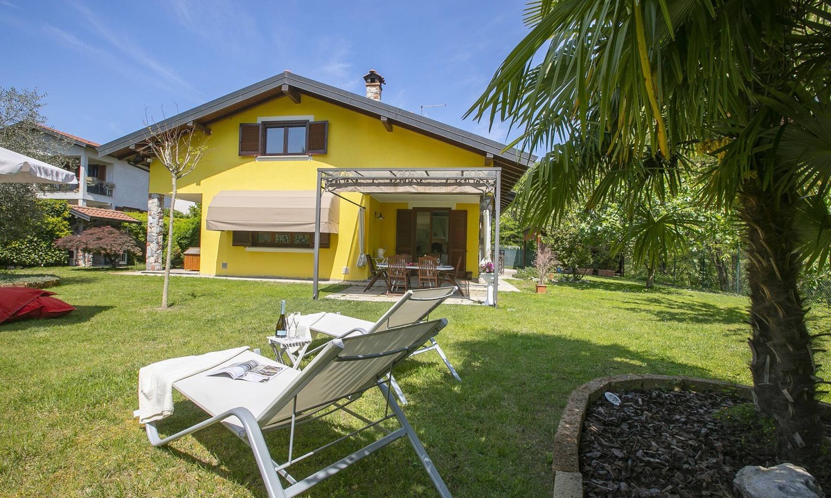 Cellina Villa | Villa La Dolce Vita: Lake Maggiore 3BR, Fenced Garden, Parking near Beaches, Leggiuno, Italy