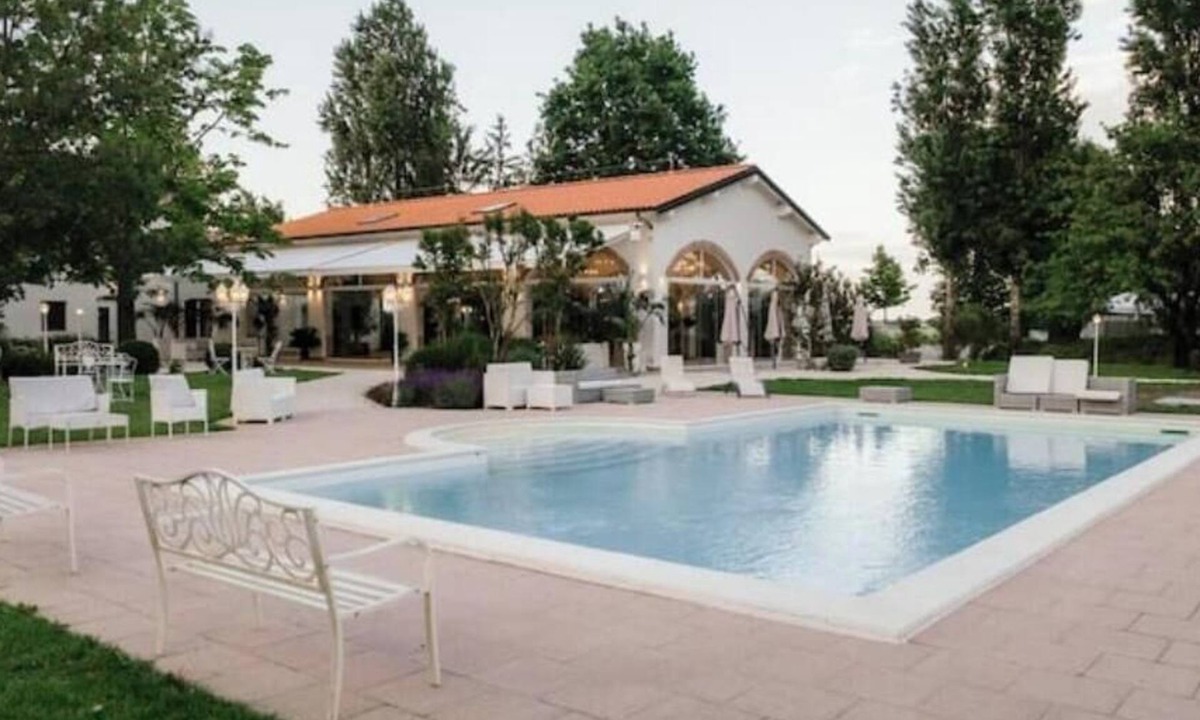 Cavezzo Villa | Villa La Personala | Historic Villa with Pool in the Modenese Countryside