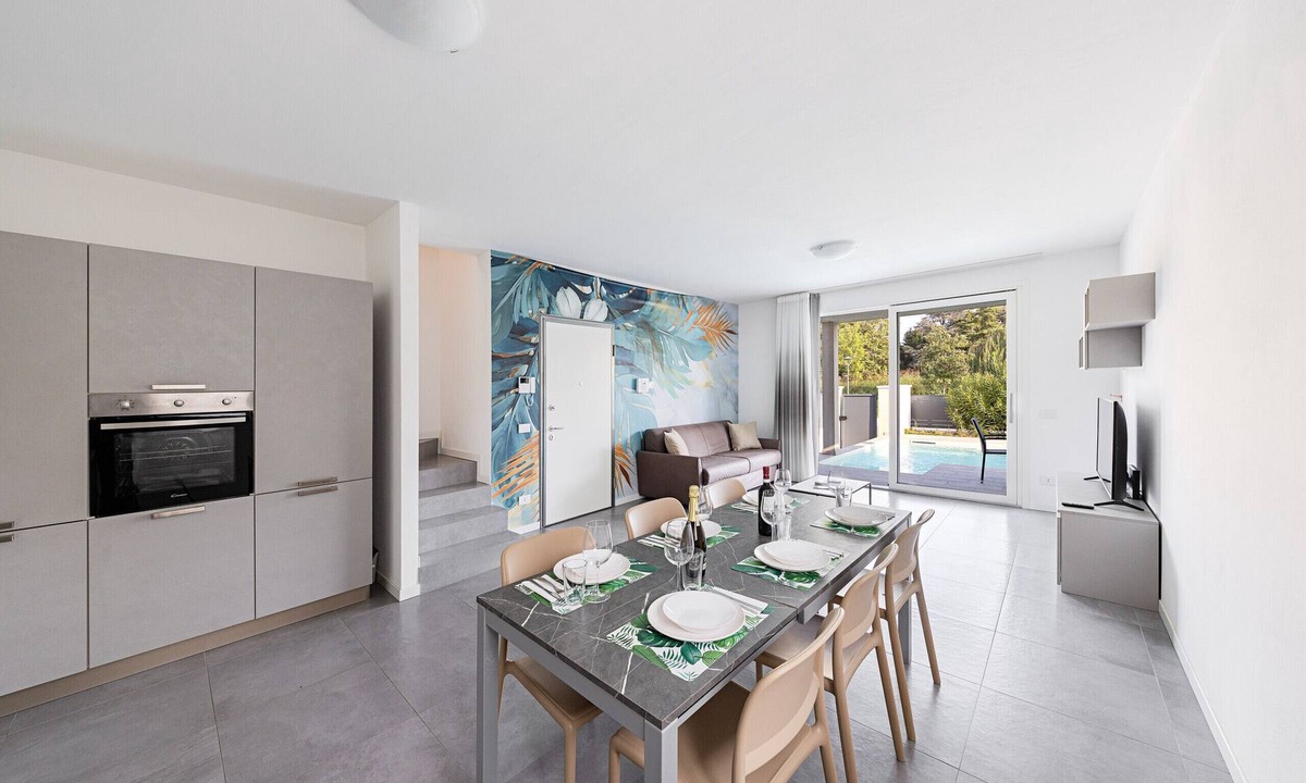 San Benedetto di Lugana Villa | Villa Prestige 17 with private pool and garden